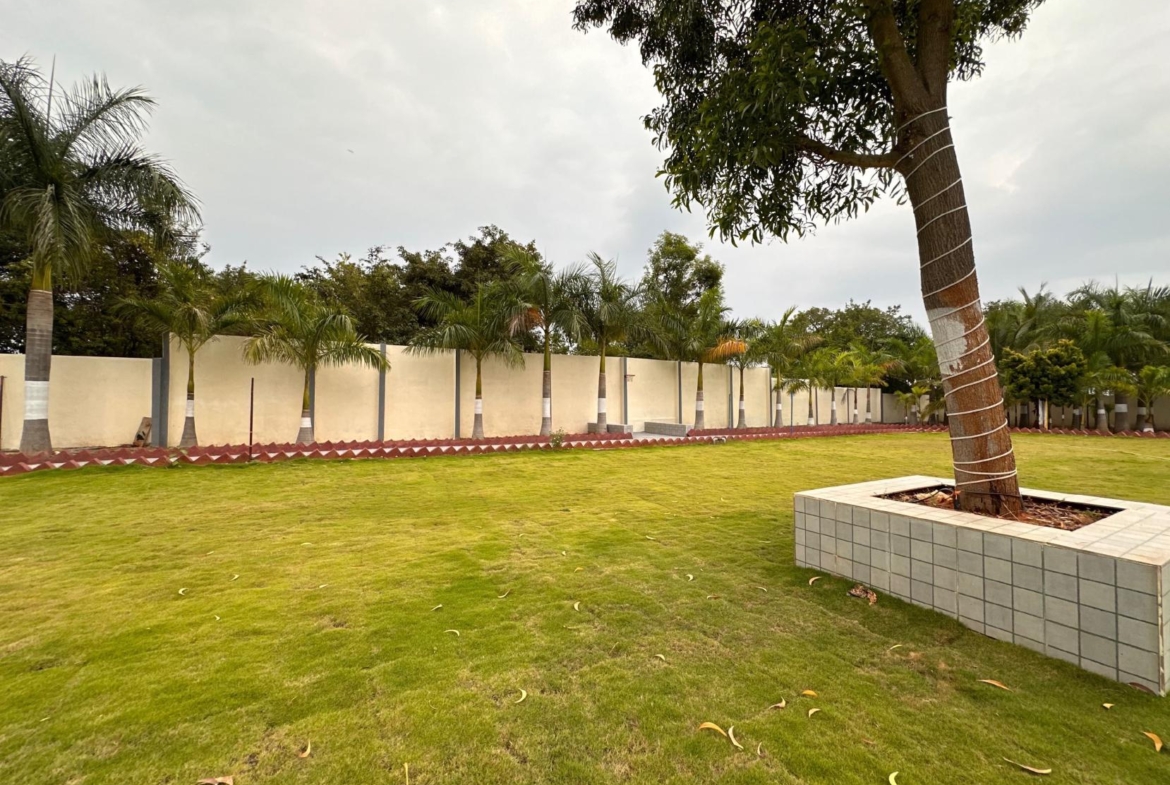 Kms FarmHouse