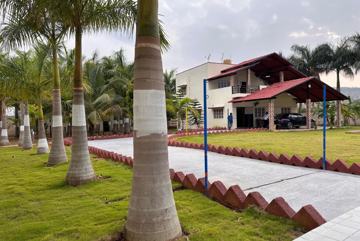 KMS Farmhouse Side road