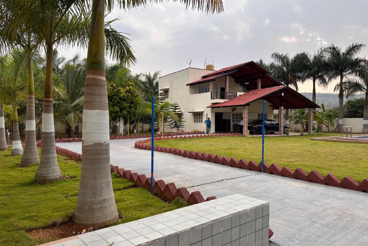 KMS Farmhouse Side road