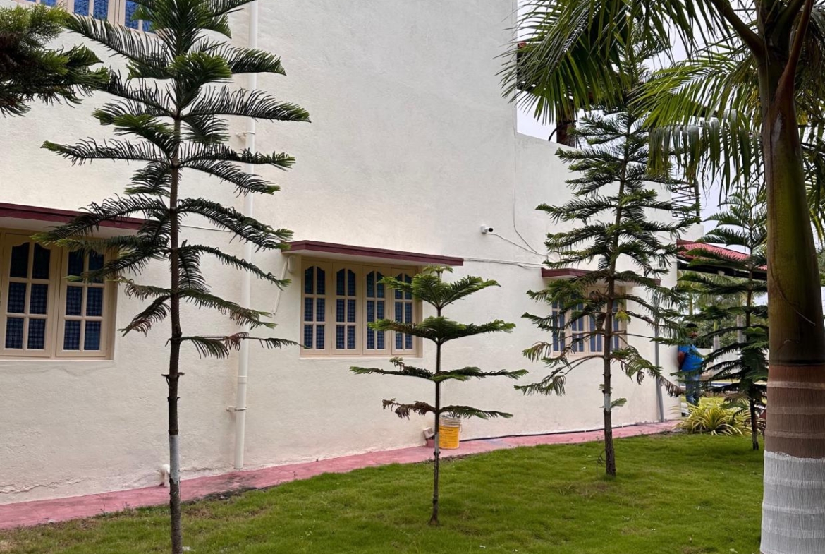 KMS Farmhouse side view