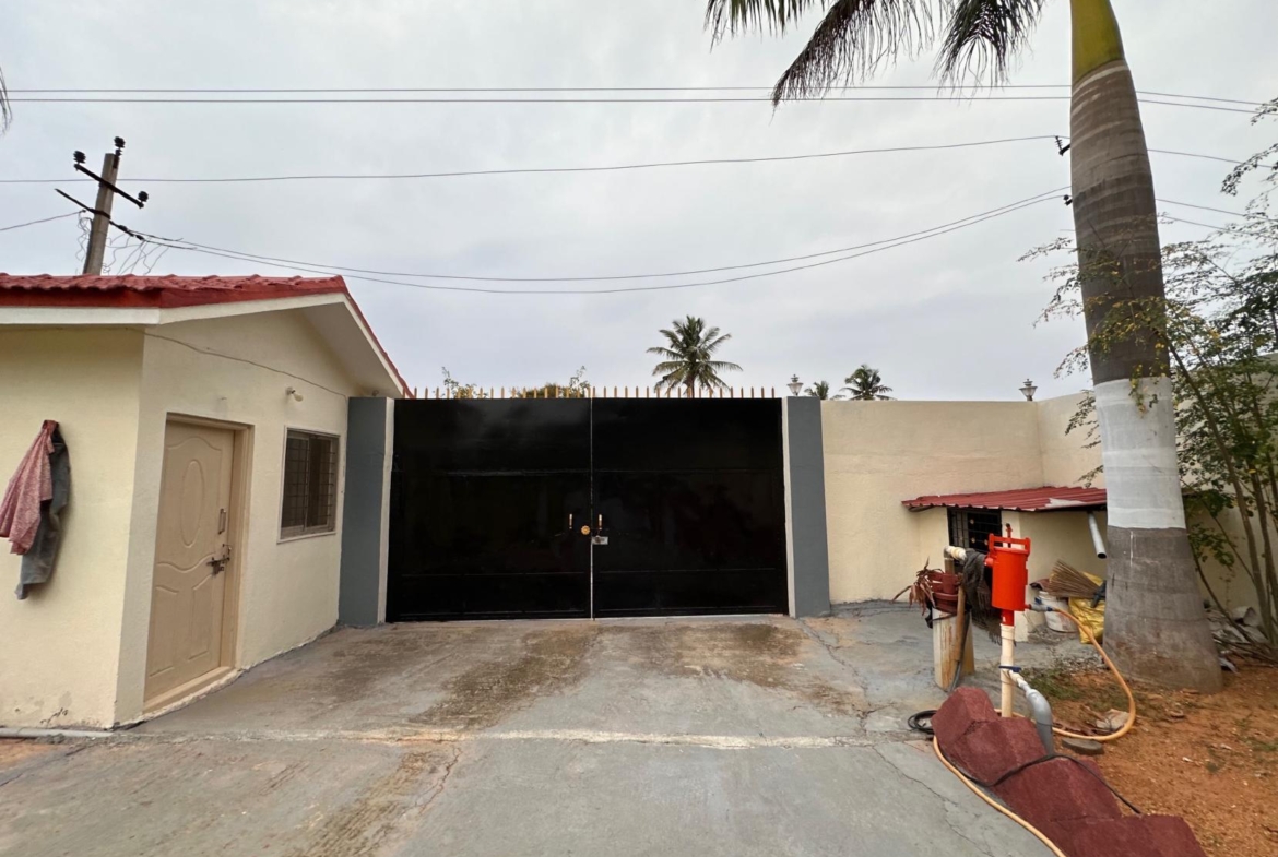KMS Farmhouse Gate