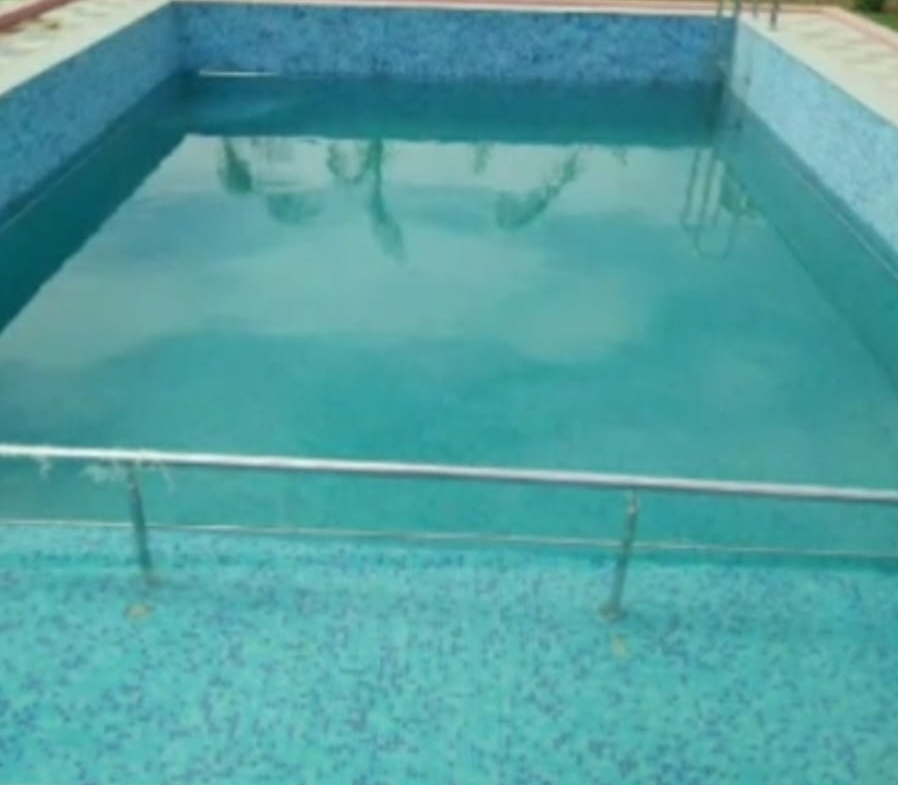 KMS Farmhouse pool